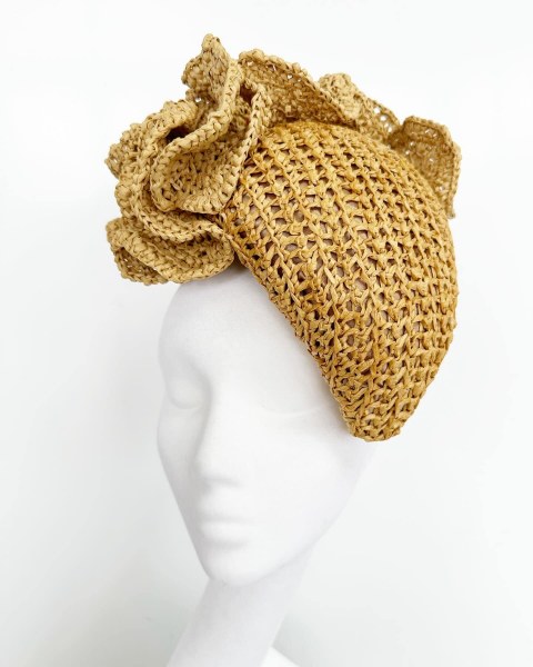 Click for more information on this Páipéar hat
